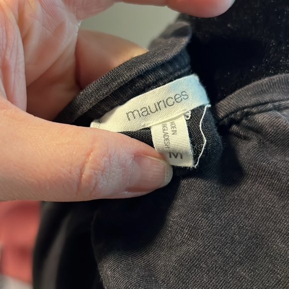 Maurice’s graphic tee - size medium - Picture 5 of 6